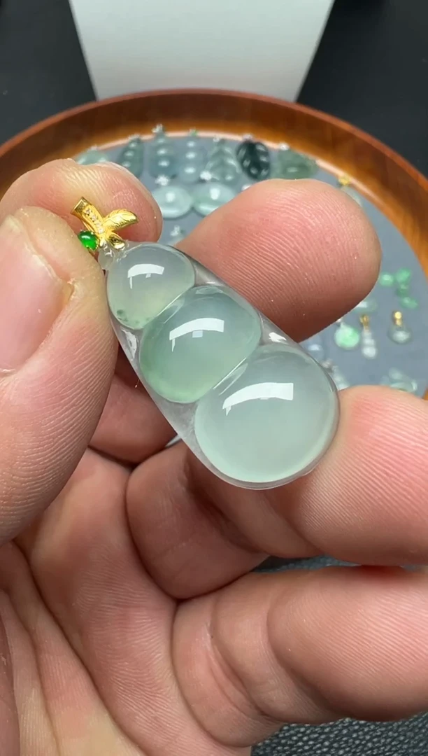 颈饰18K金镶嵌翡翠65号 纯天然A货缅甸翡翠 豆子吊坠