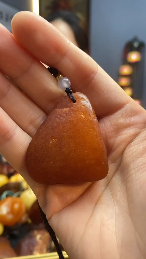 未镶嵌颈饰琥珀吊坠