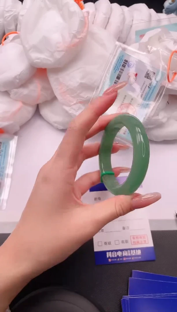 未镶嵌手镯石英质玉7V41-54