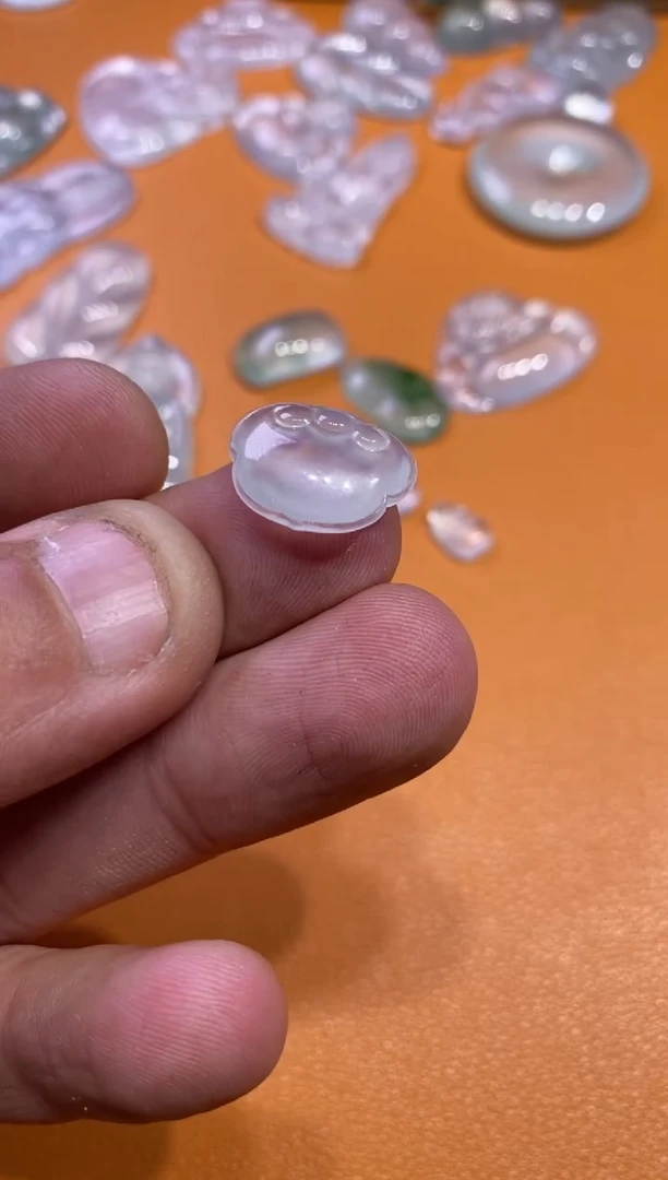 【闪购商品】翡翠吊坠(不含链)未镶嵌如意头280