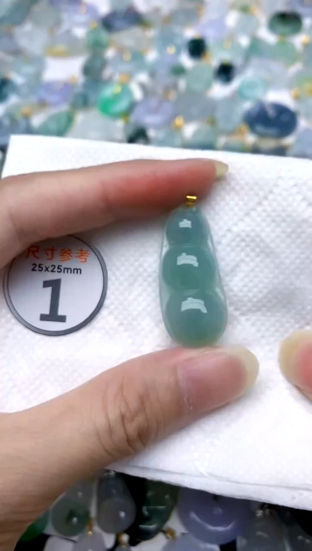 颈饰18K金镶嵌翡翠天然A货翡翠