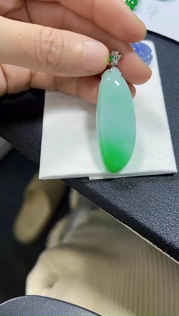 吊坠(不含链)18K金镶嵌翡翠5800