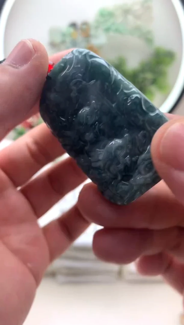 颈饰未镶嵌翡翠九龙牌有纹有裂