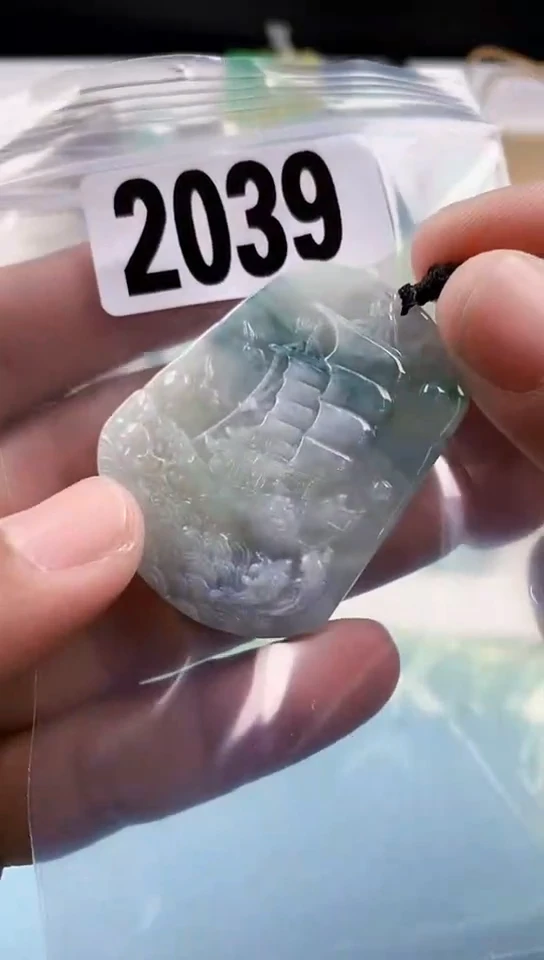 【闪购商品】翡翠挂件未镶嵌天然翡翠吊坠挂件