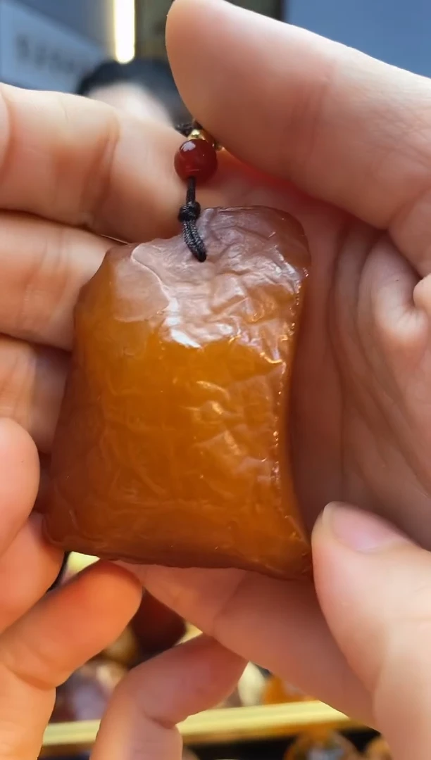 未镶嵌颈饰琥珀吊坠