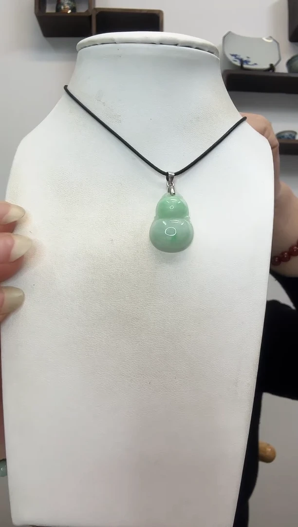 颈饰银S925镶嵌翡翠小葫芦