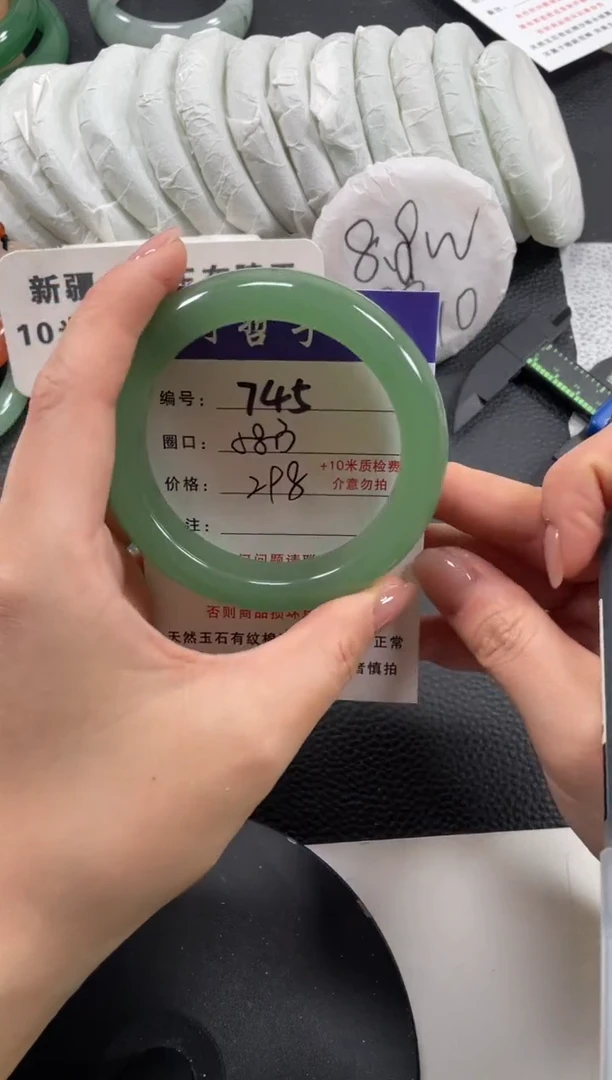 【闪购商品】石英质玉手镯未镶嵌58