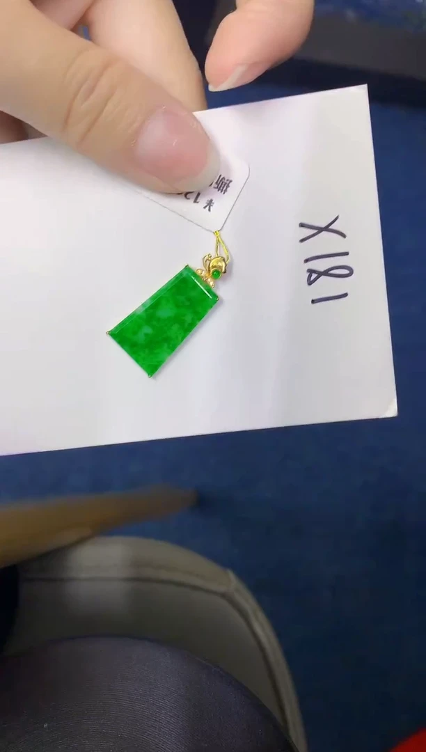 颈饰18K金镶嵌翡翠缅甸天然翡翠A货