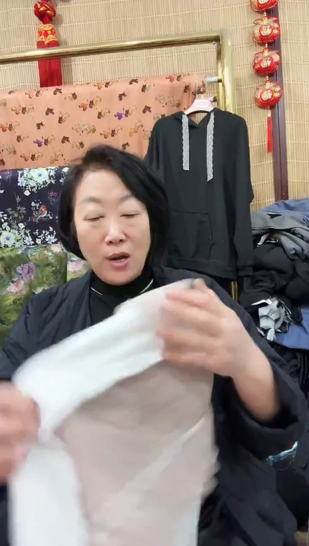 羊毛绗棉碎料杂色稍大3斤左右大小不一最大40公分左右有接头色差