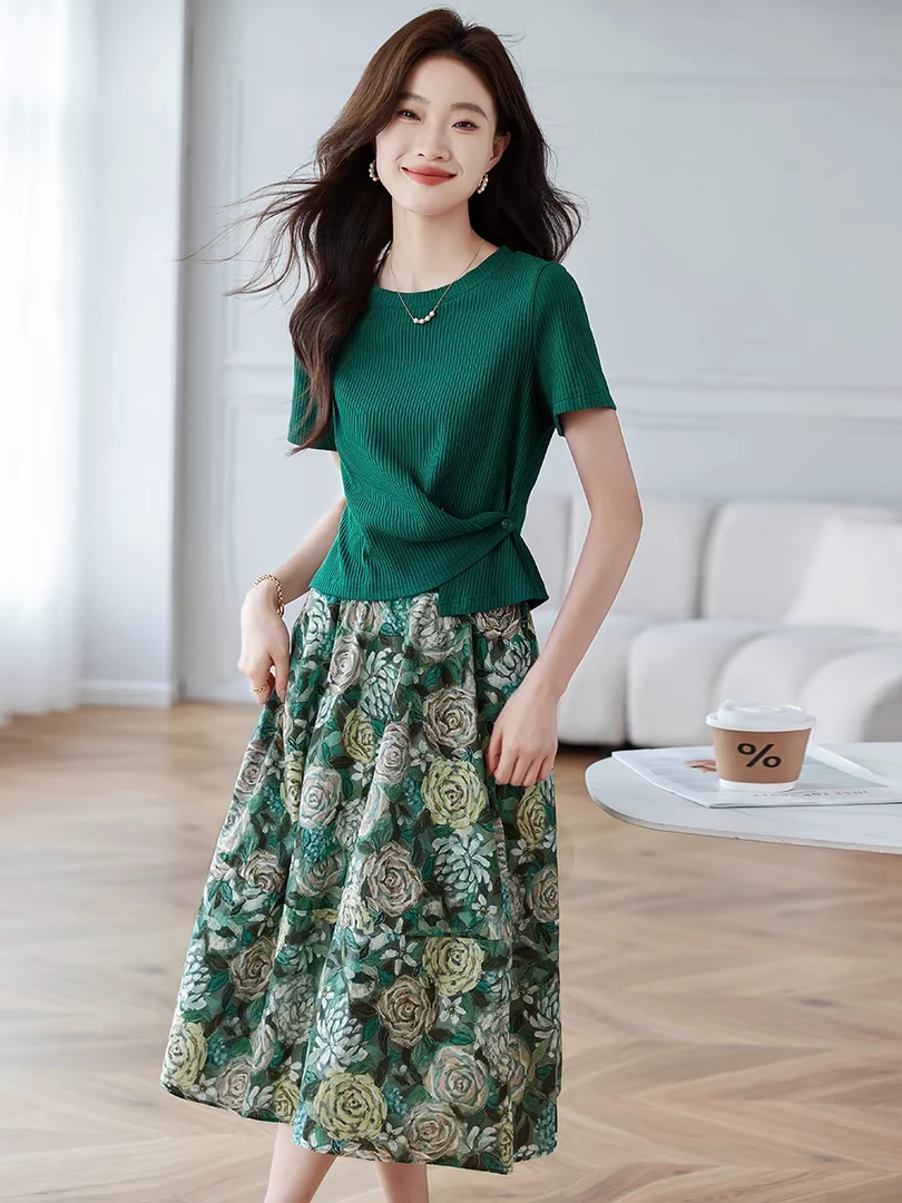 时尚洋气夏季套装半身裙显瘦百搭设计2025上衣新款碎花印花两件套