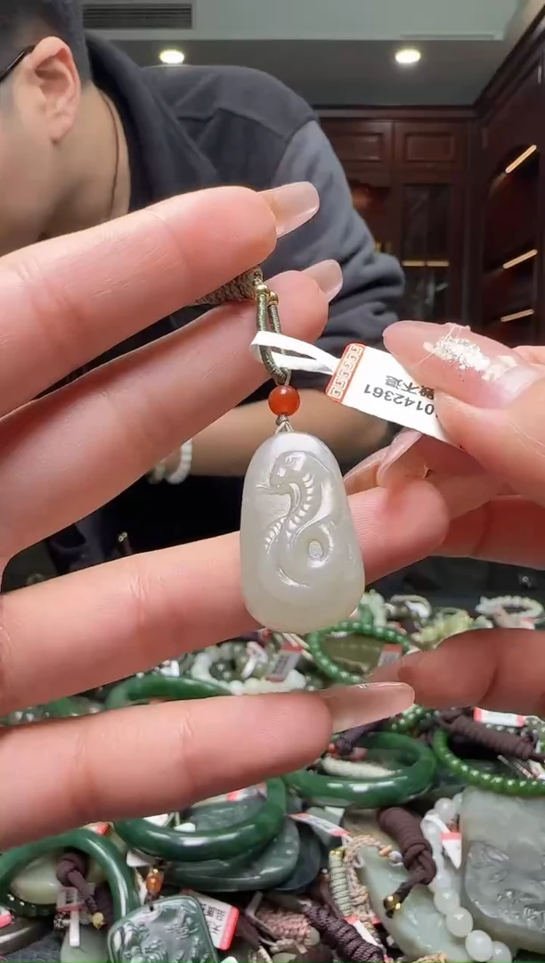 颈饰未镶嵌和田玉多样性发一