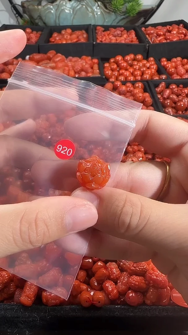 颈饰未镶嵌南红玛瑙1