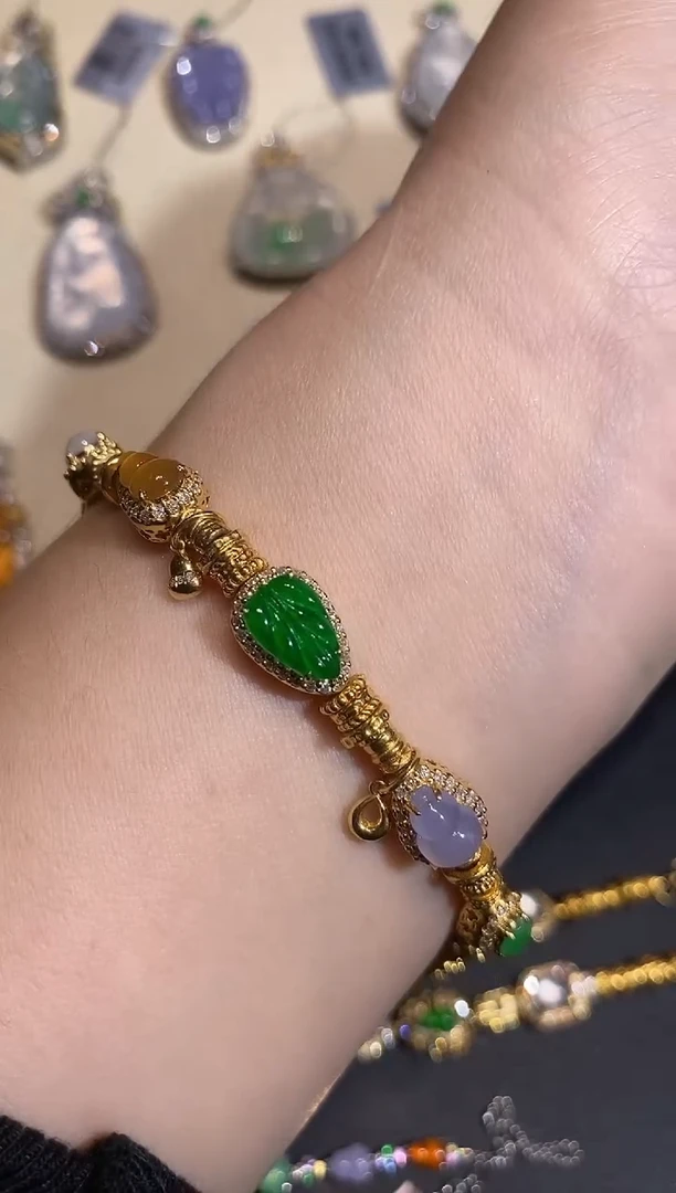 18K金镶嵌手链翡翠手链