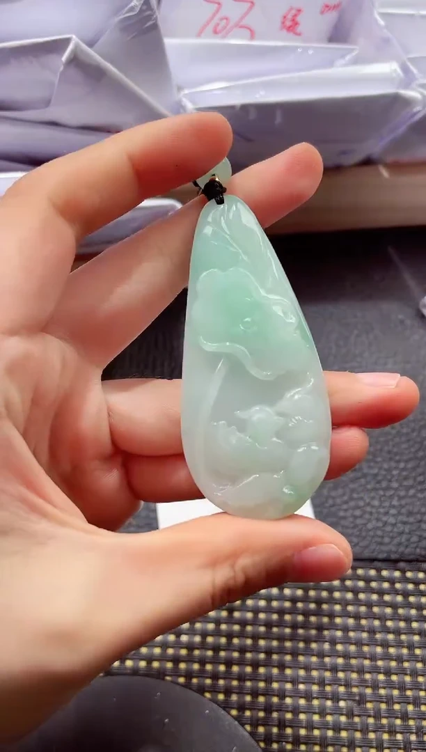 颈饰未镶嵌翡翠 000111