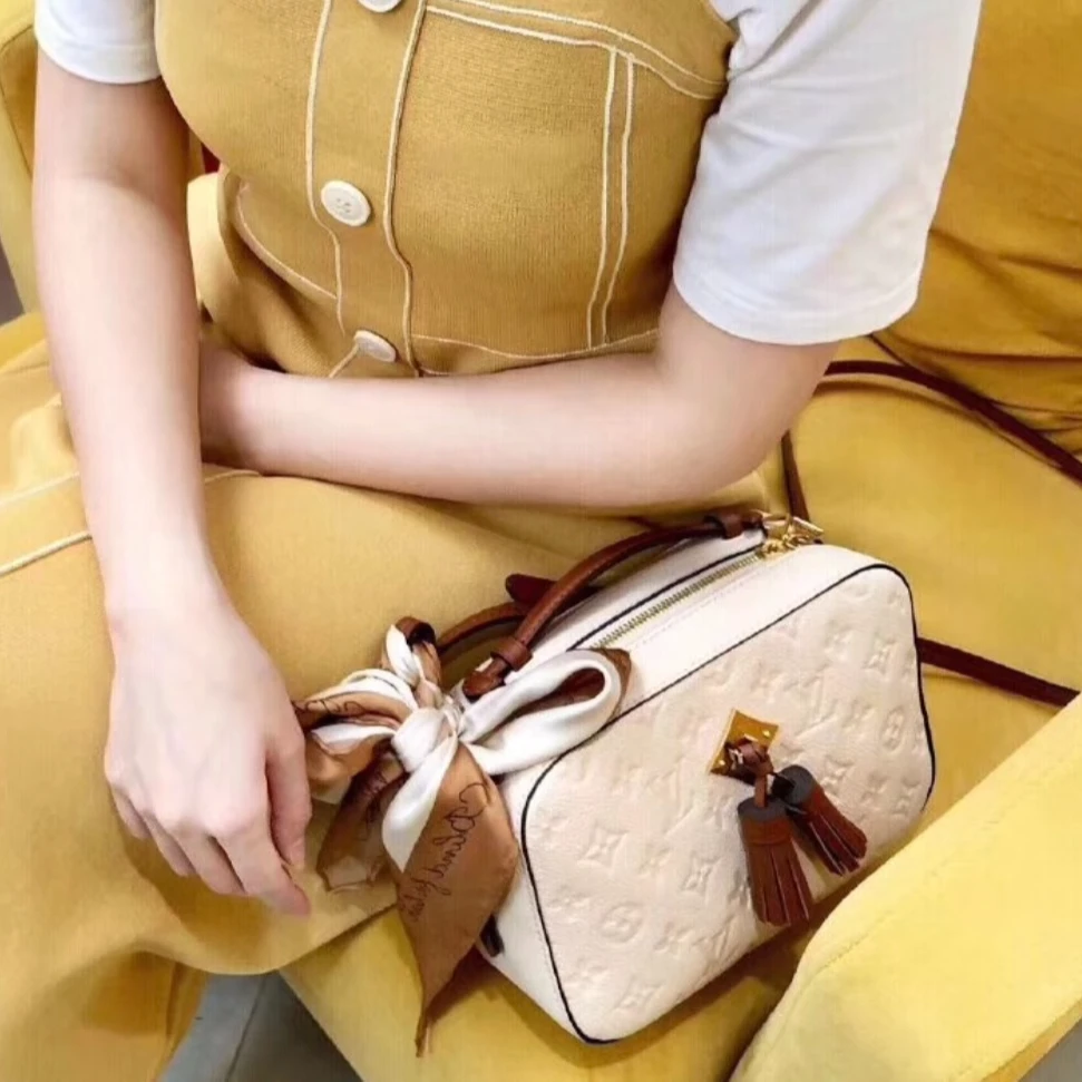 99新 LouisVuitton/路易威登 LV白色全皮 老花、流苏 相机包