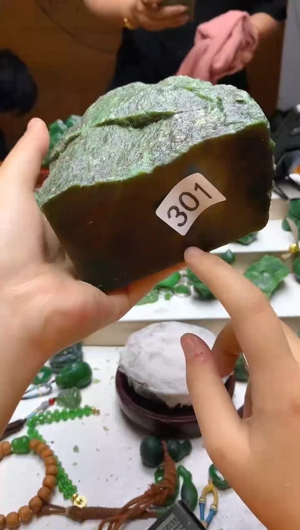 未镶嵌和田玉（碧玉）珠宝半成品1