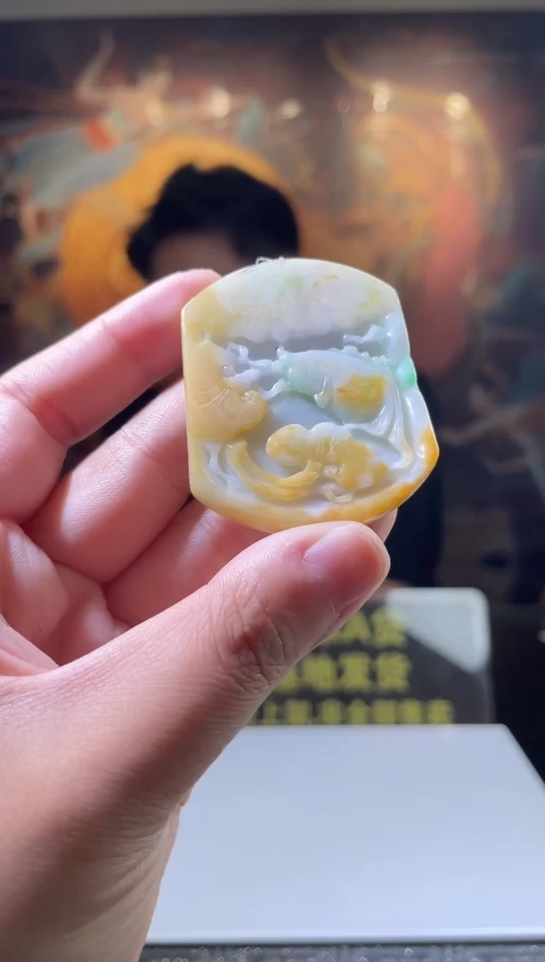 翡翠未镶嵌颈饰多样性发其一