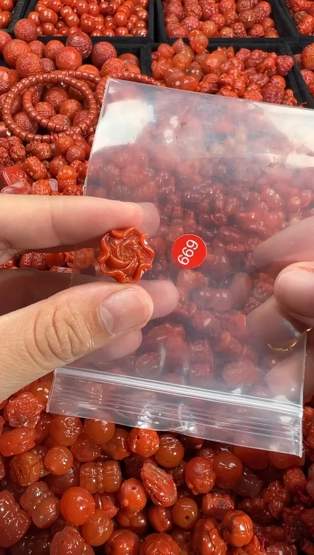 南红玛瑙未镶嵌颈饰1