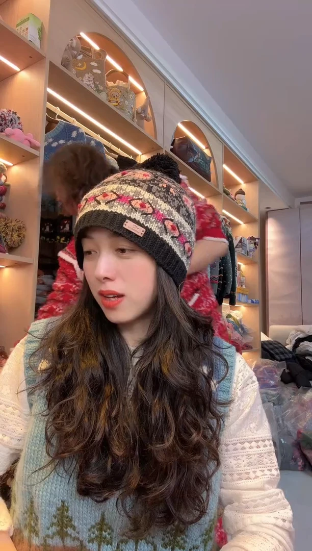 羊毛黑玫瑰单球帽