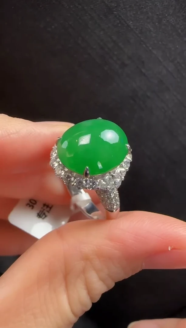 18K金镶嵌戒指翡翠430蛋面一只