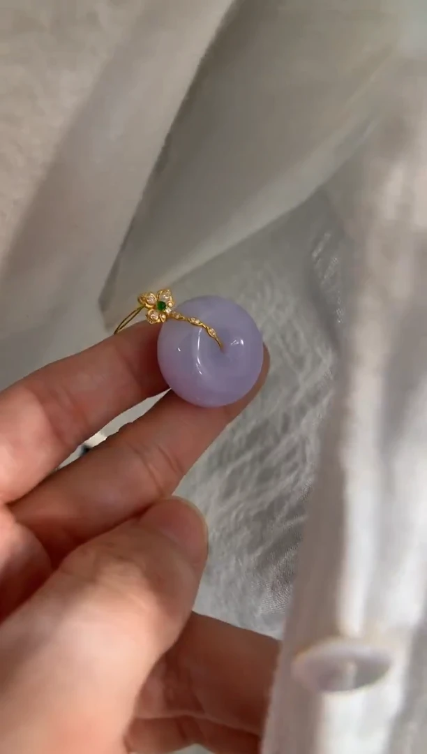 颈饰18K金镶嵌翡翠平安扣