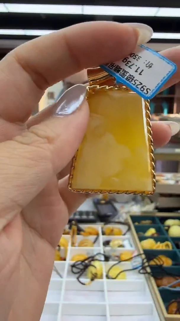 琥珀颈饰未镶嵌205秒拍号 假一罚三