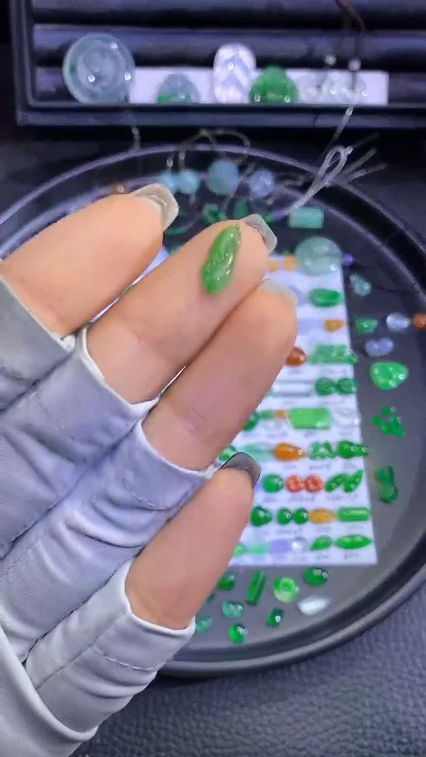 未镶嵌挂件翡翠花