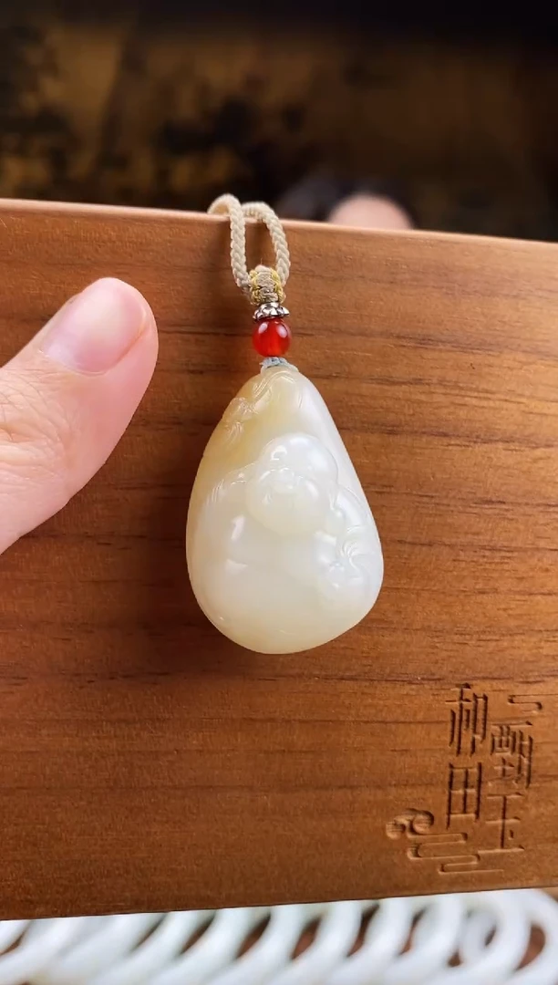 颈饰未镶嵌和田玉糖白佛公 全品无包容