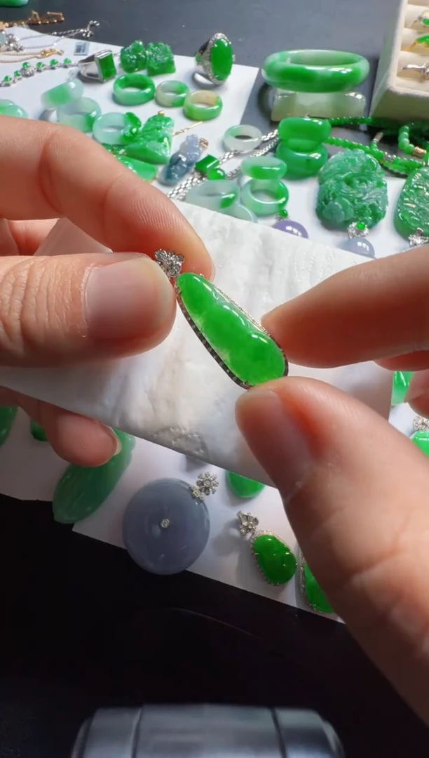 吊坠(不含链)18K金镶嵌翡翠5880