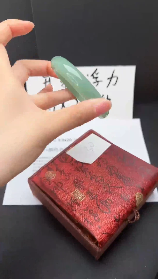 石英质玉手镯未镶嵌30