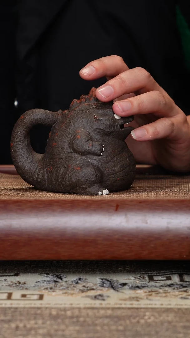 【闪购商品】紫砂茶壶哥斯拉＋公道杯套组ldw