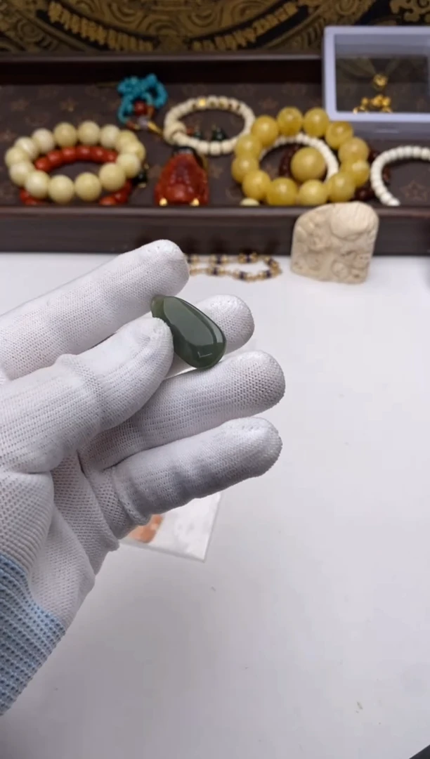 未镶嵌和田玉挂件和田玉挂件