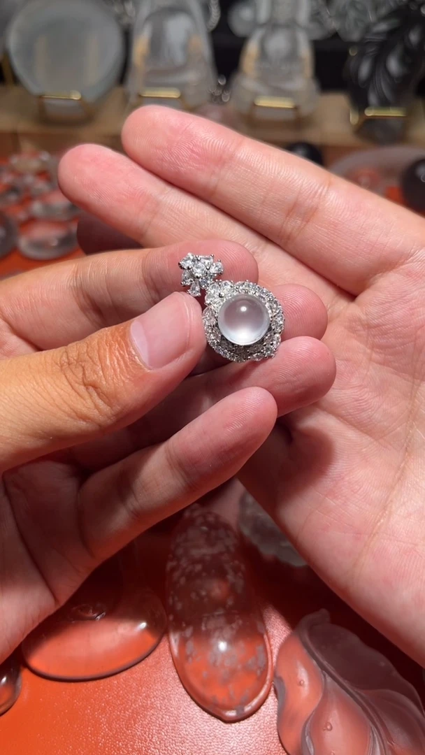 石英质玉未镶嵌颈饰无