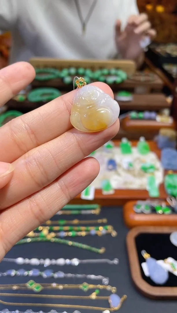 颈饰18K金镶嵌翡翠佛公
