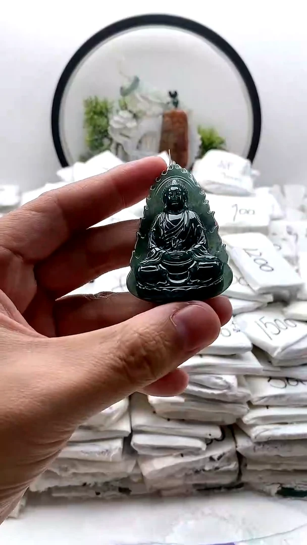 颈饰未镶嵌翡翠大日如来
