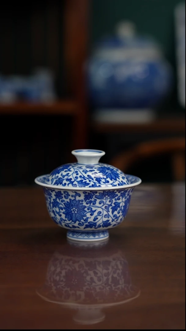 晓月窑青花缠枝盖碗