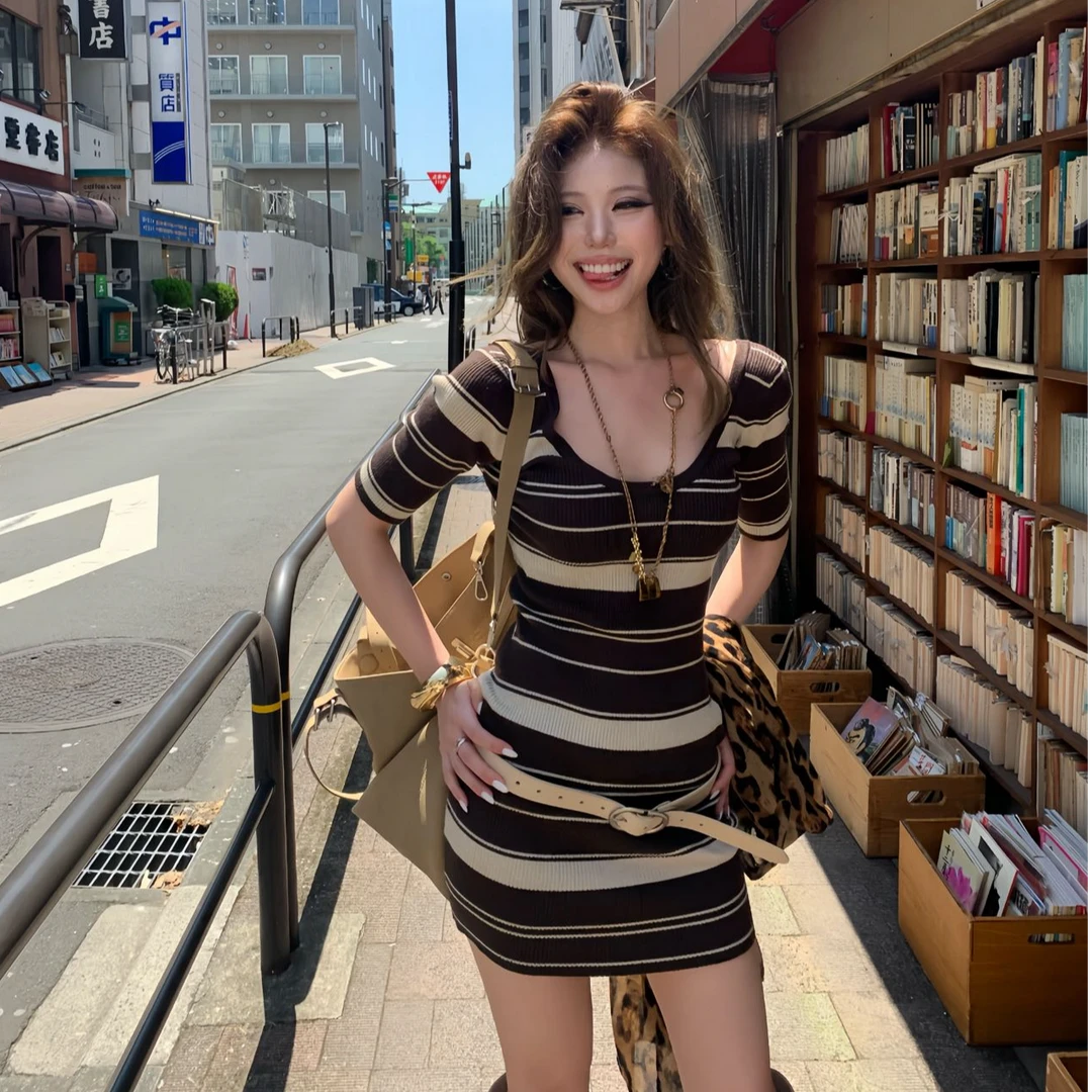 连衣裙女夏2025新款显瘦修身纯欲性感辣妹包臀裙撞色针织条纹短裙