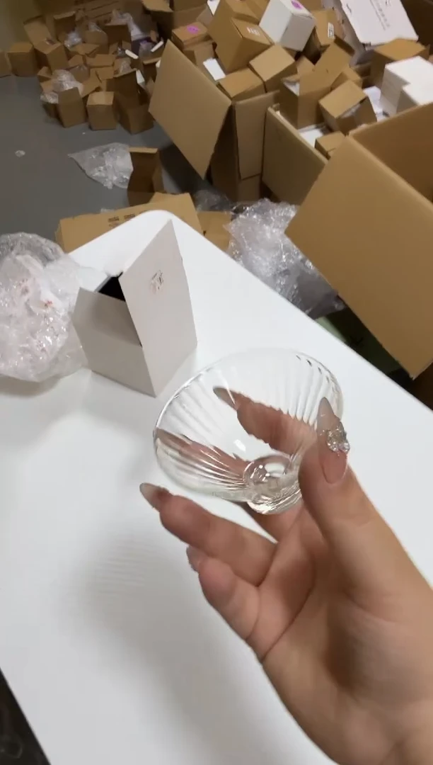 白色朝杯