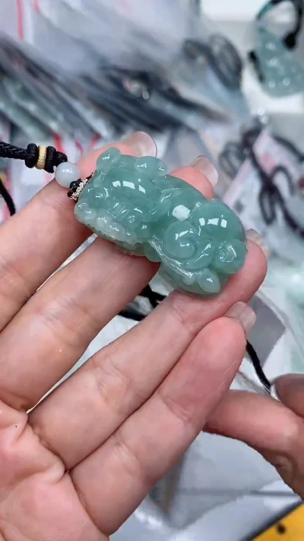 颈饰未镶嵌翡翠吊坠