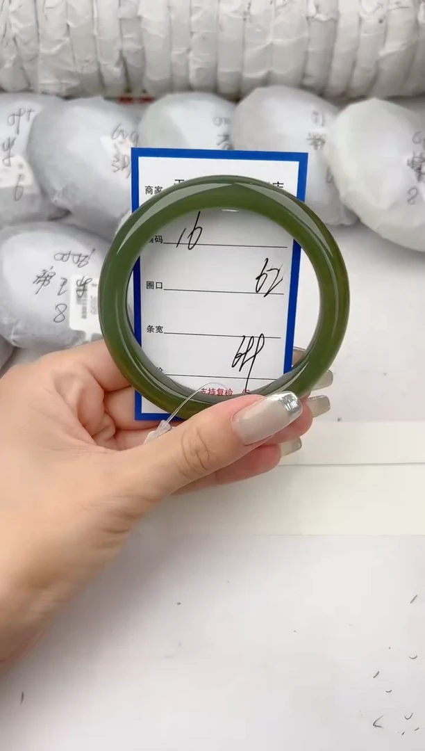 和田玉手镯未镶嵌16颜色微差无瑕疵