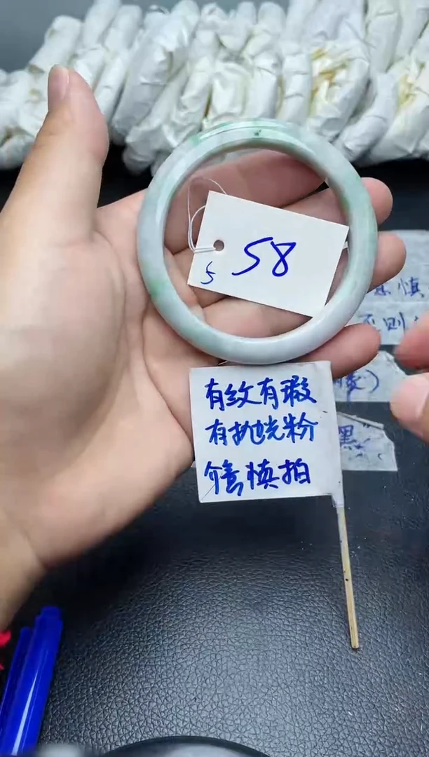 翡翠手镯未镶嵌5