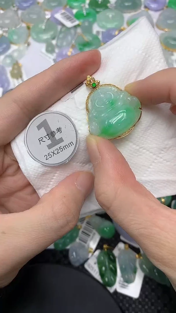 颈饰18K金镶嵌翡翠111111111