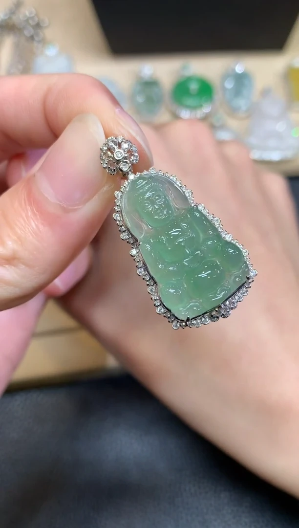 【闪购商品】翡翠颈饰18K金镶嵌观音【无服务费】