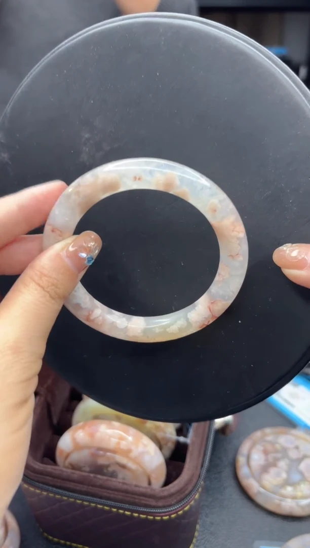 【闪购商品】石英质玉手镯未镶嵌2222（59圈）