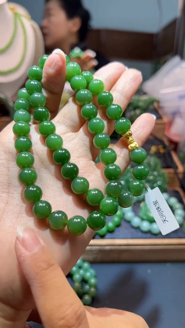 和田玉（碧玉）未镶嵌颈饰1