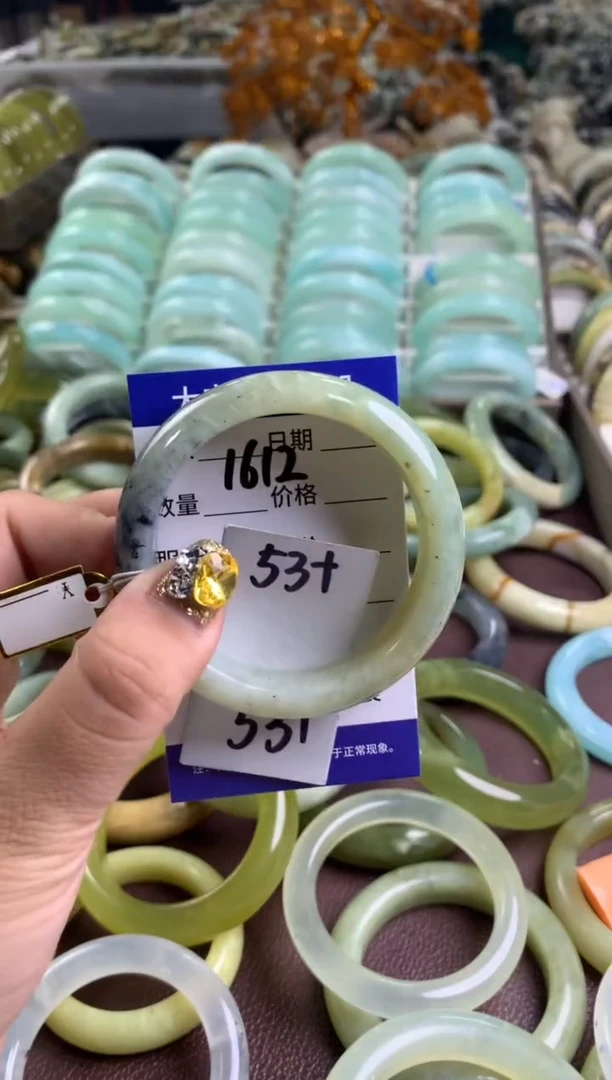 【闪购商品】蛇纹石玉手镯未镶嵌1612