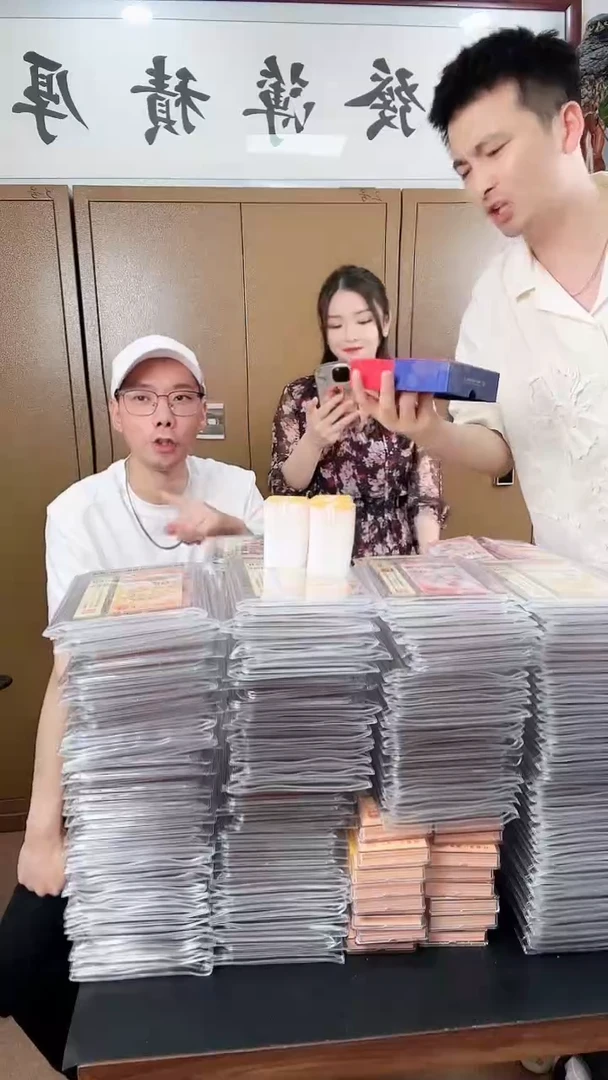 其他普通金属2025年贺岁菱形银币