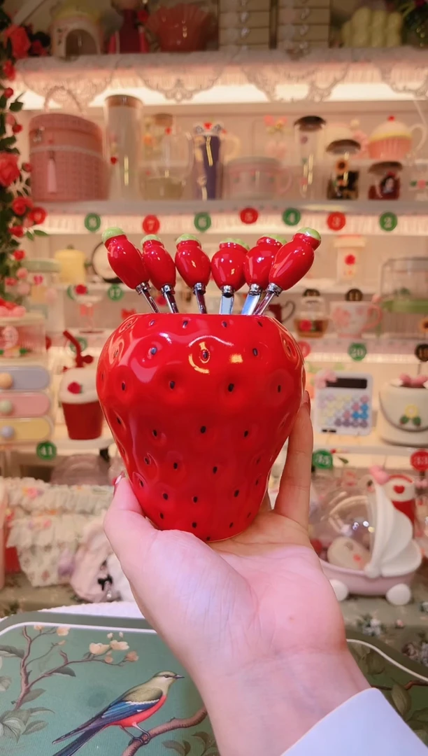 红色草莓水果叉——手工制作品质好！