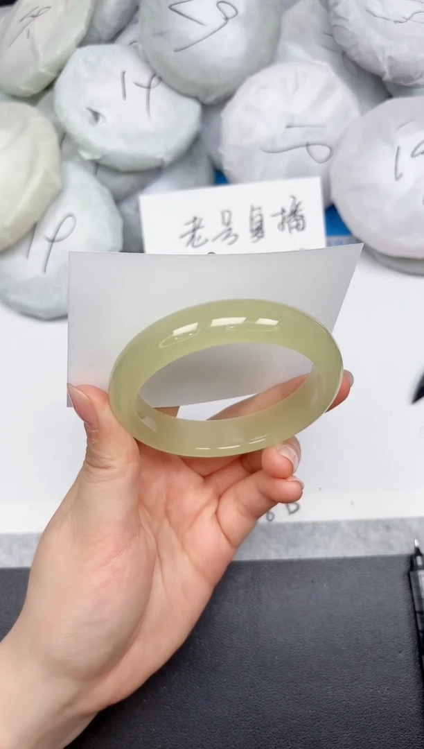 未镶嵌手镯石英质玉A138/57.0