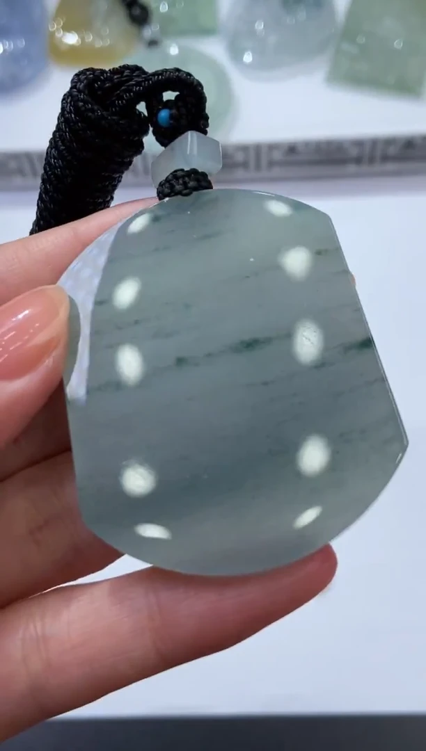 未镶嵌挂件翡翠372402   多人